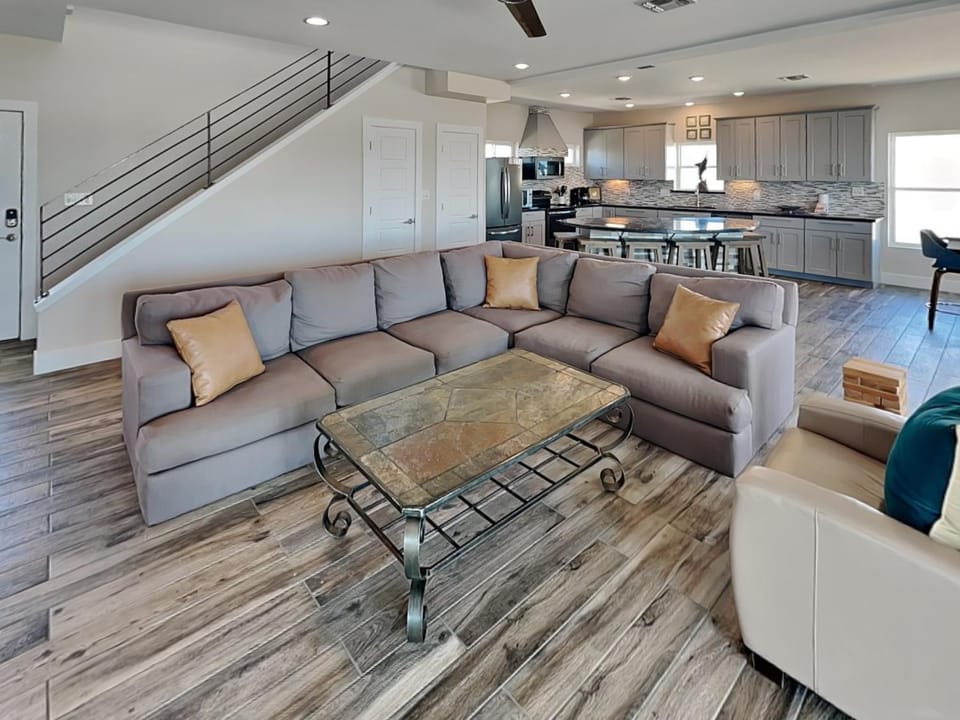 Day, Kitchen or kitchenette, Living room, Seating area, furniture