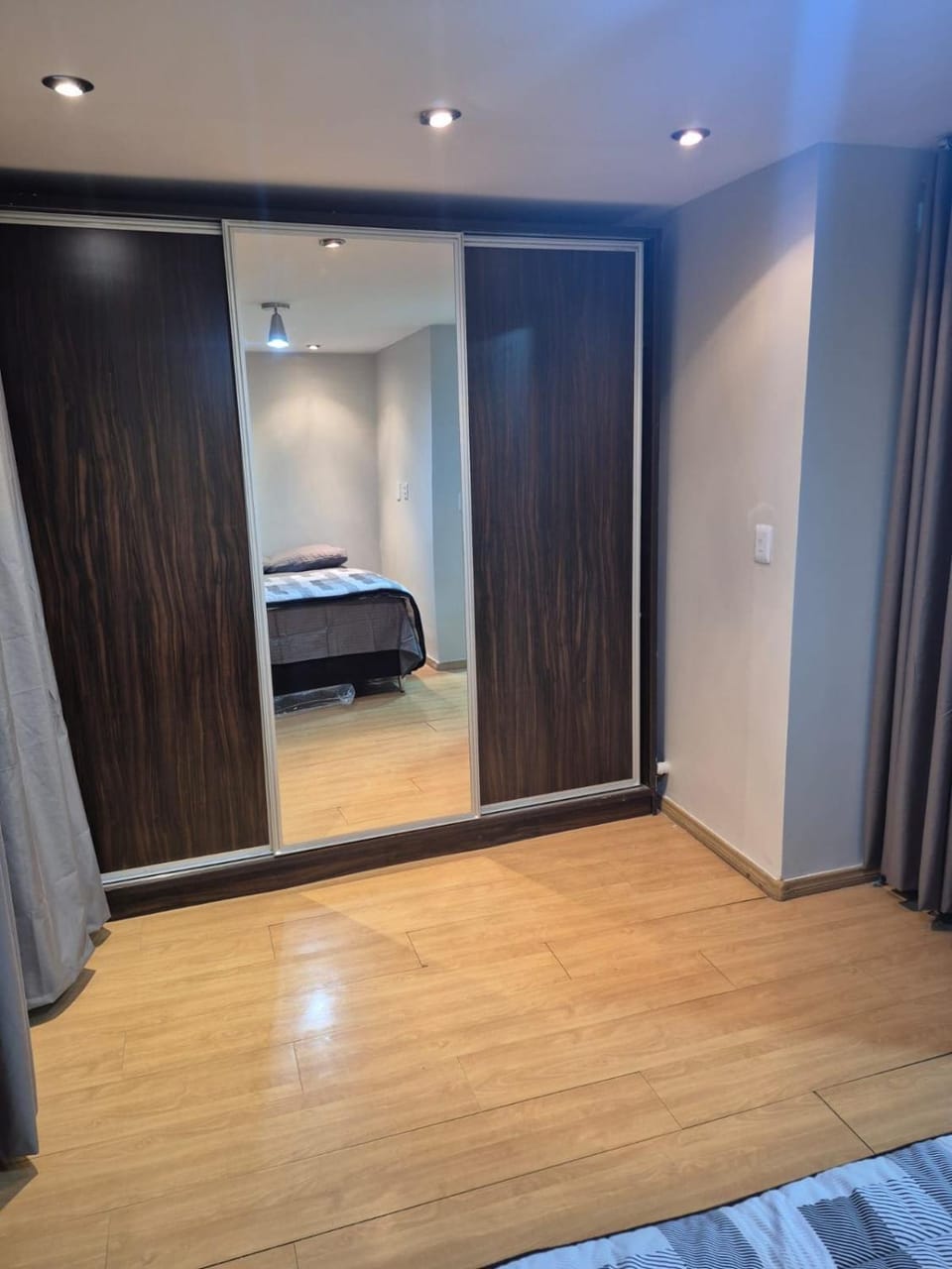 Photo of the whole room, Bedroom, wardrobe