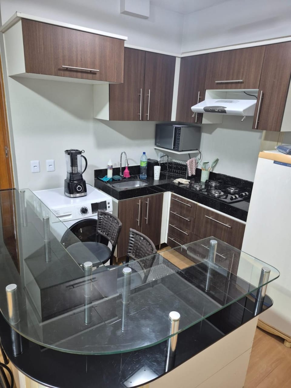 Kitchen or kitchenette, Dining area, stove, washing machine