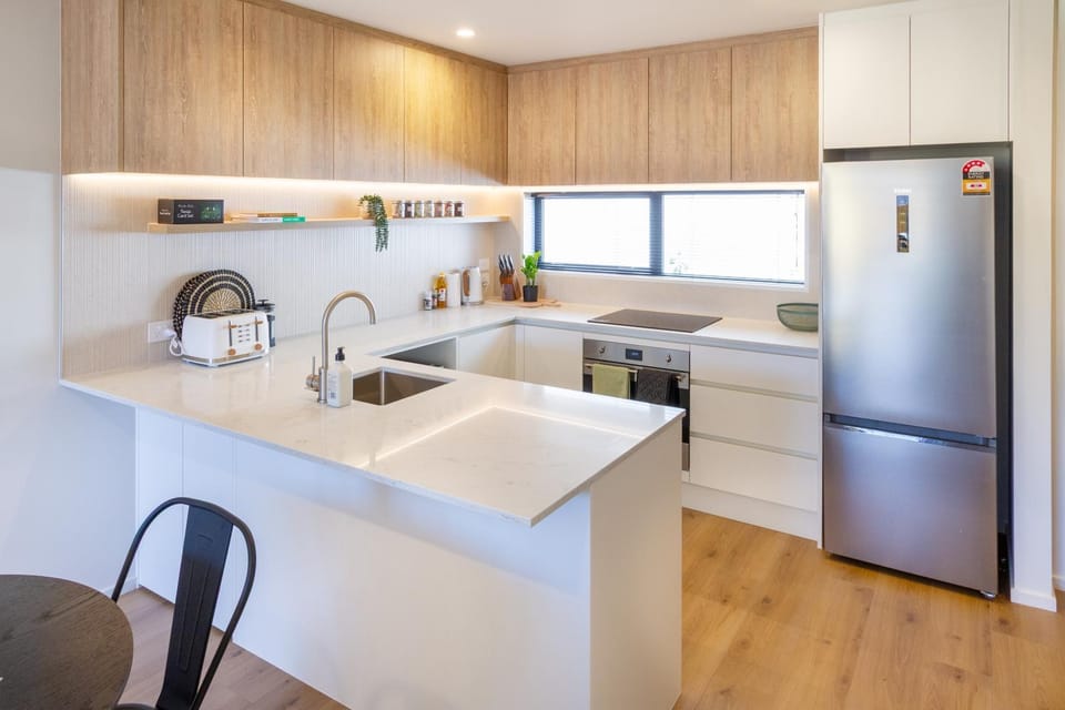 Kitchen or kitchenette, oven