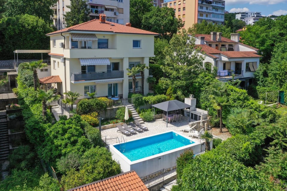 Garden, View (from property/room), Pool view