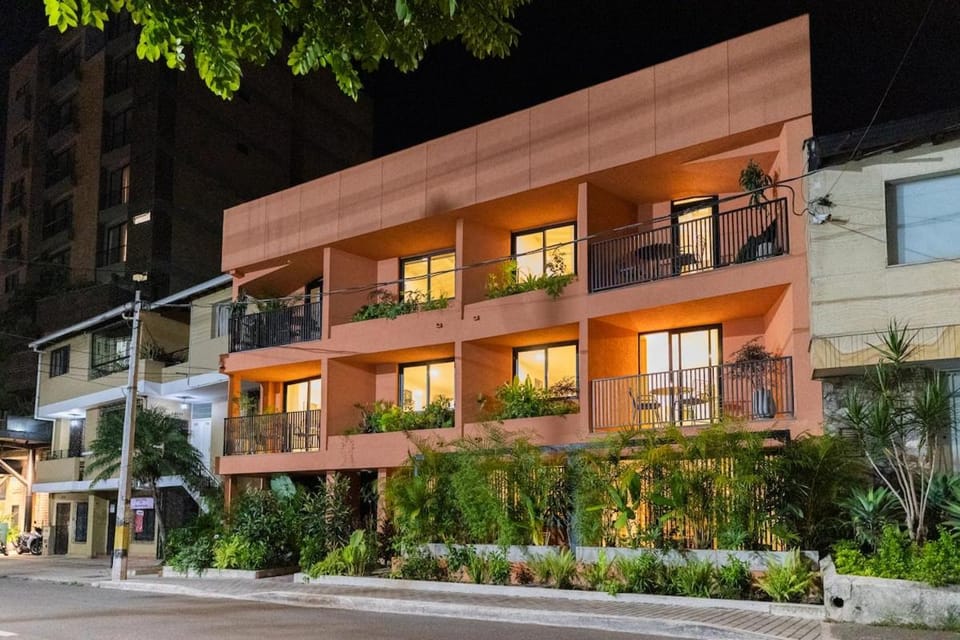202 Modern Stay in Laureles Area Cozy Balcony AC Apartment in Medellin