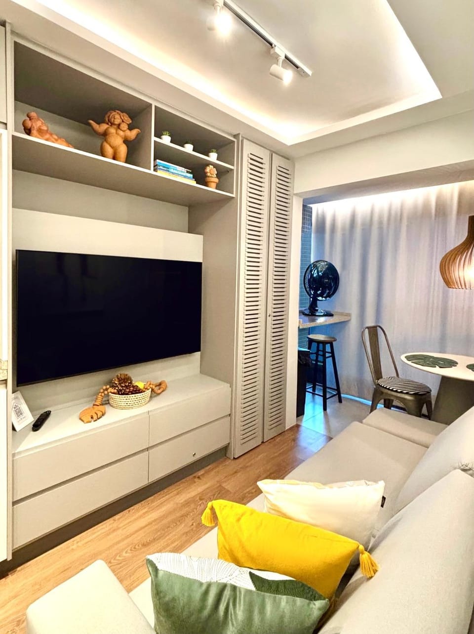 TV and multimedia, Living room, Seating area