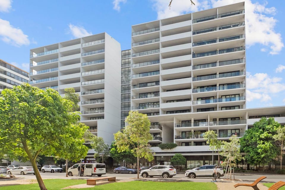 Property building, Day, Location, Parking