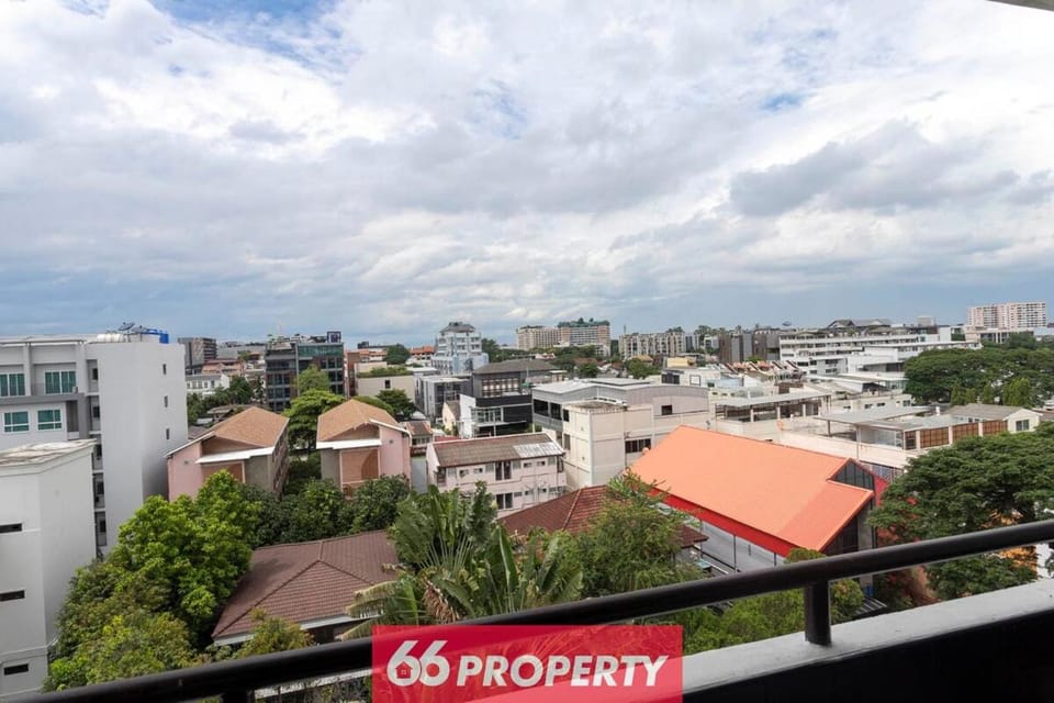 Nimman, Workdesk, Best Location, Quiet Street Apartment in Chiang Mai