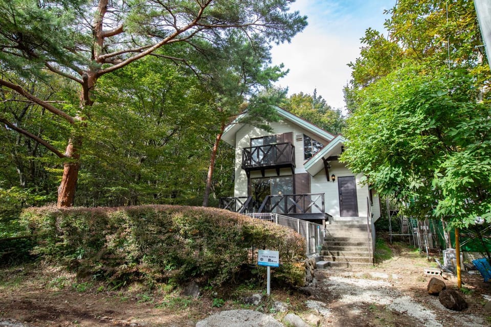 Property building, Facade/entrance, Day