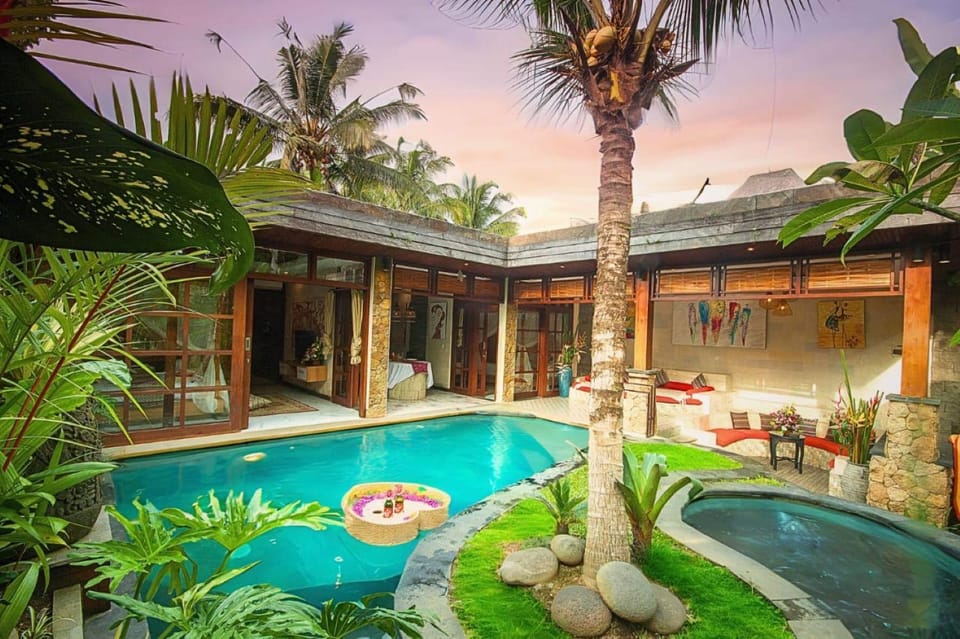 Property building, Day, Garden, Garden view, Pool view, Swimming pool, sunbed