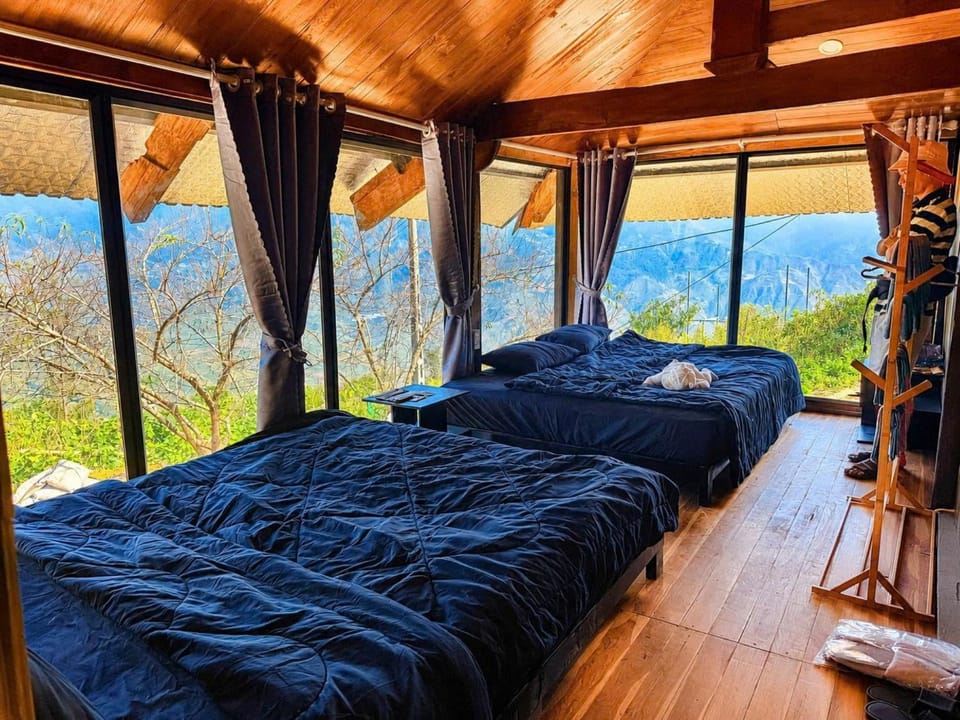 Bed, Natural landscape, Photo of the whole room, Bedroom