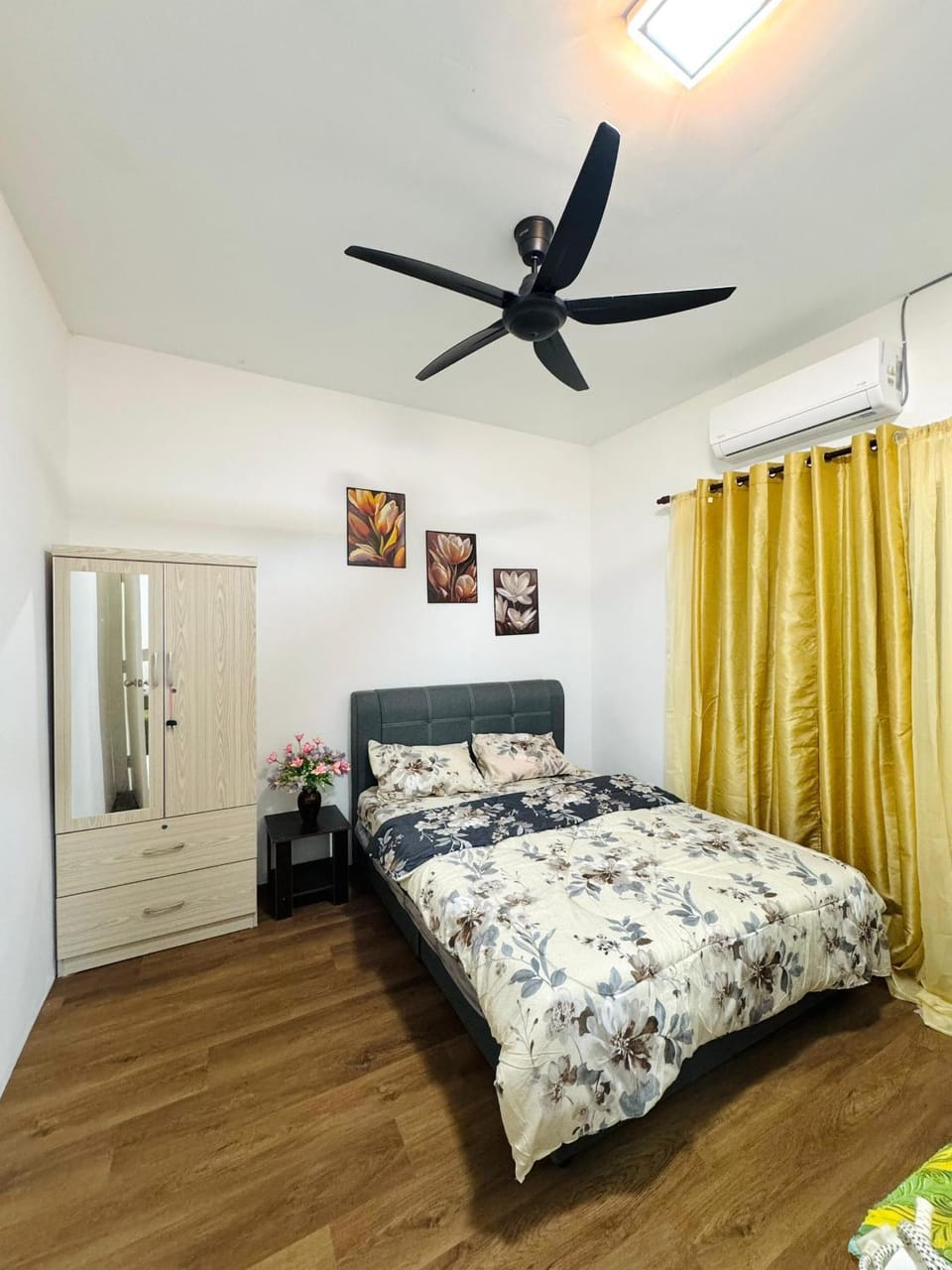 Bed, Photo of the whole room, Bedroom, wardrobe
