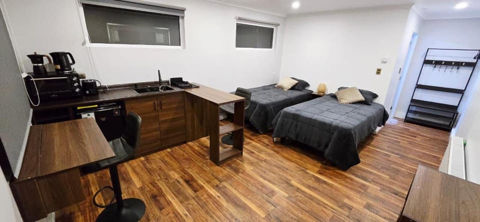 Photo of the whole room, Seating area