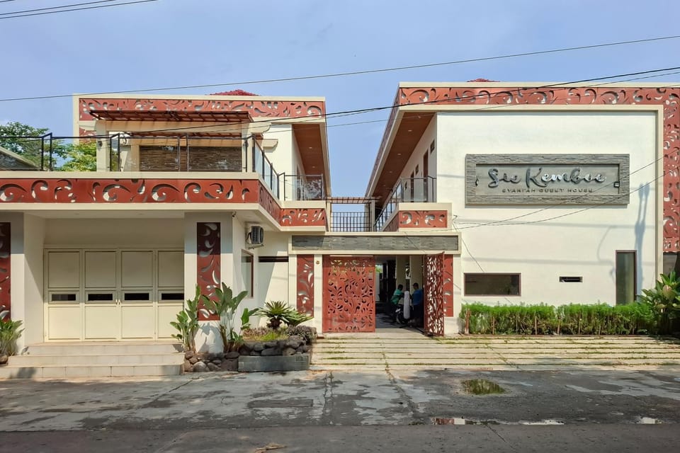 Facade/entrance