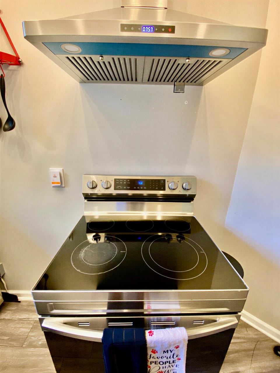 Kitchen or kitchenette, pet friendly, stove