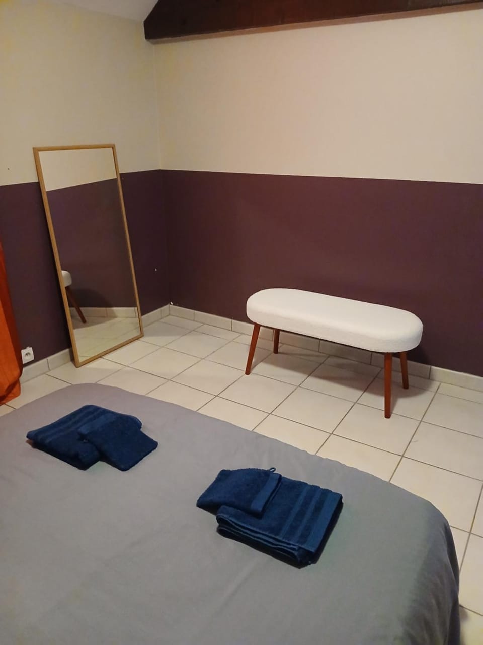 Bedroom, towels