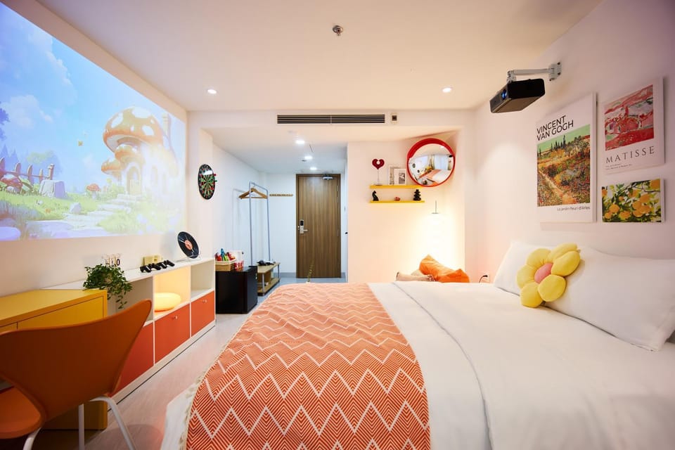 Photo of the whole room, Bedroom