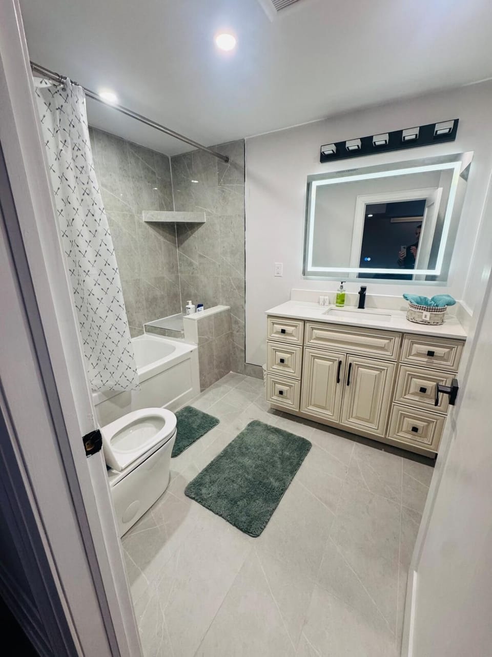 Hearth & Home Spacious Suite Apartment in Ajax