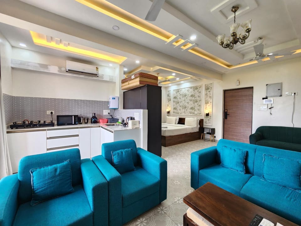 Kitchen or kitchenette, Living room