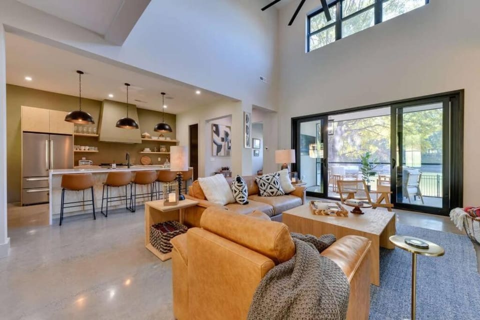 Spacious Lakefront Retreat Enjoy Dock and Pool House in Mooresville