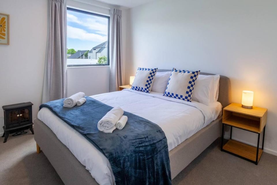 City Escape 2BR Home - Great Value & Walk to Stadium Apartment in Christchurch