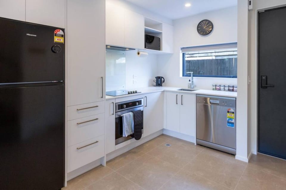 City Escape 2BR Home - Great Value & Walk to Stadium Apartment in Christchurch