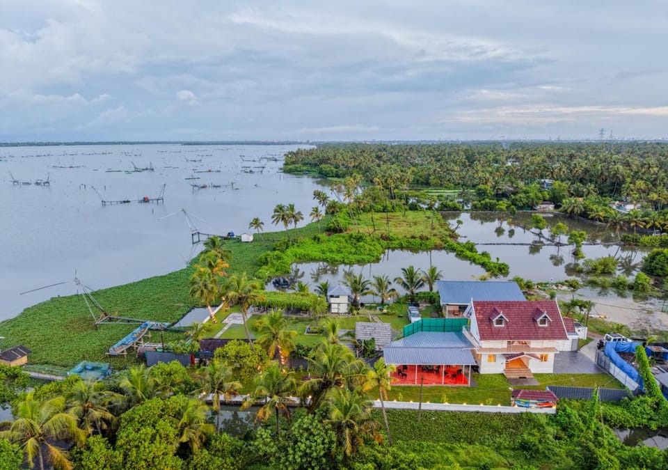 Property building, Day, Natural landscape, Bird's eye view, Lake view