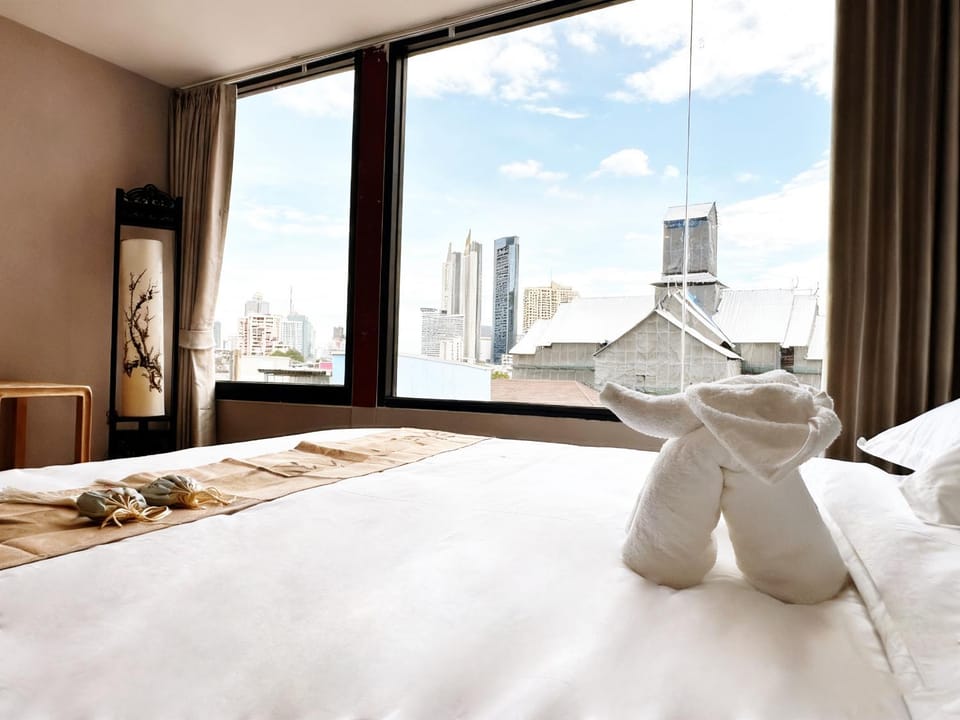 Bed, Bedroom, City view, towels