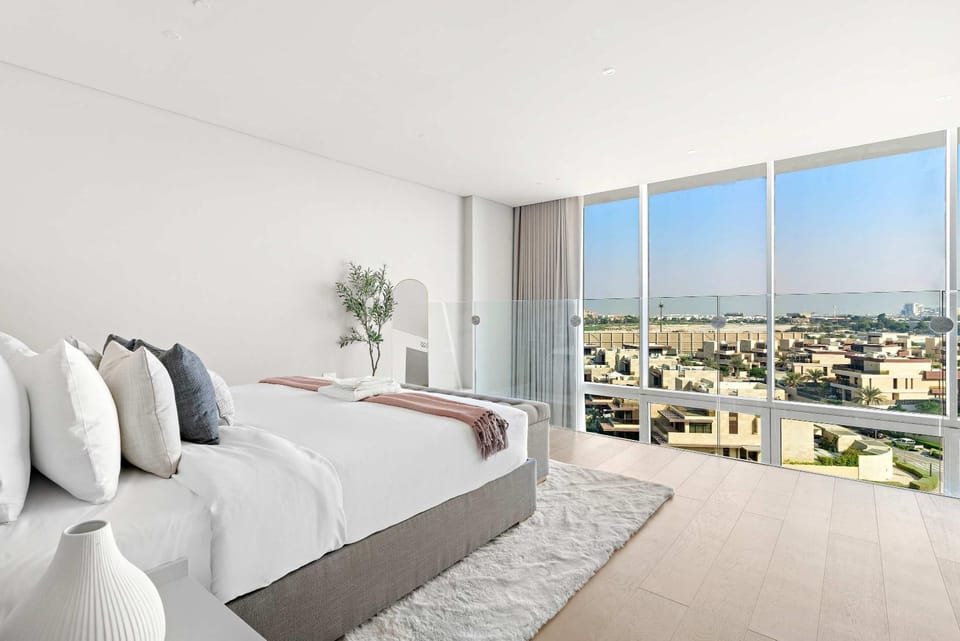 Bedroom, City view