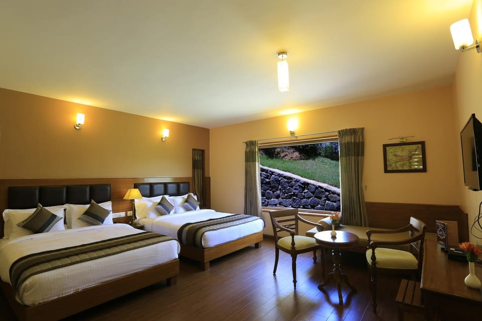 Bed, TV and multimedia, Photo of the whole room, Bedroom
