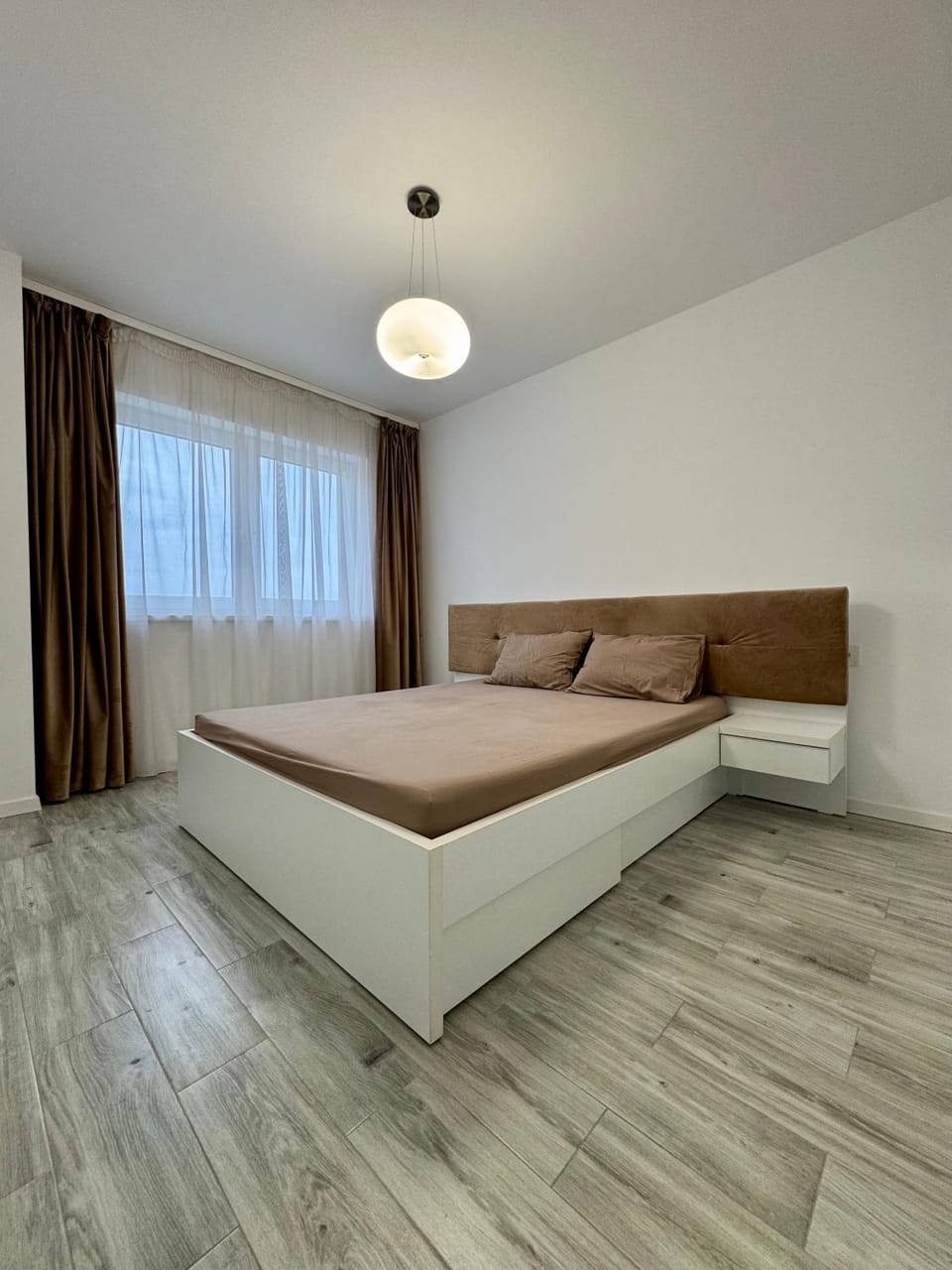 Emerald Regency Apartment in Romania