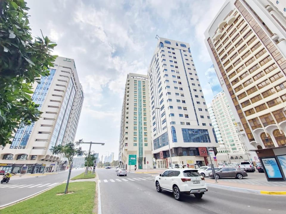 Property building, Neighbourhood, Location
