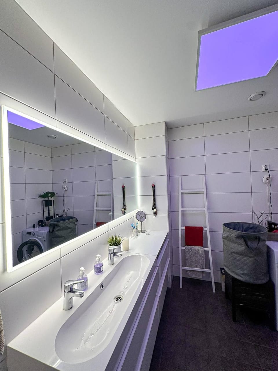 Bathroom, Bath, washing machine