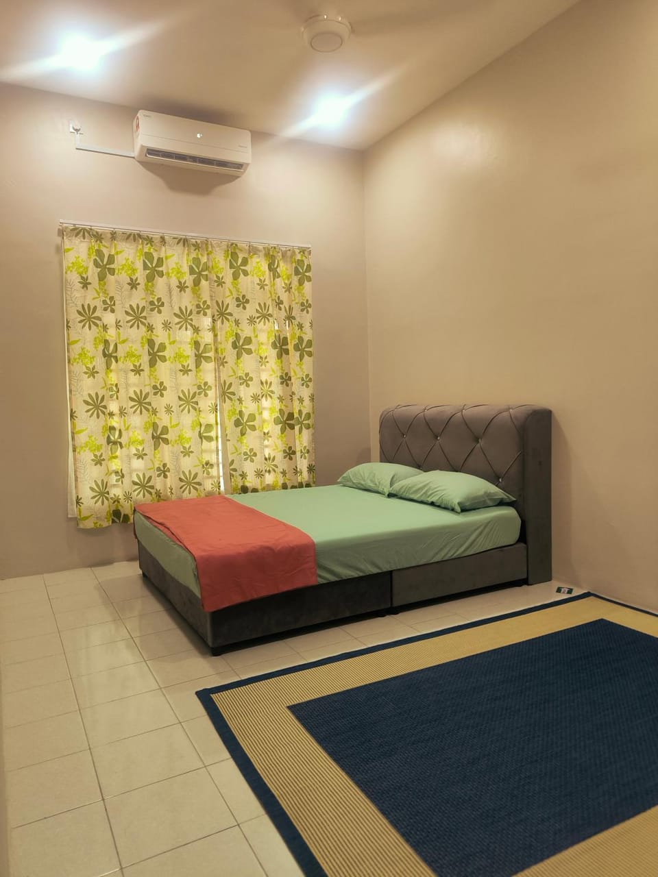 Bed, Photo of the whole room, Bedroom, air conditioner