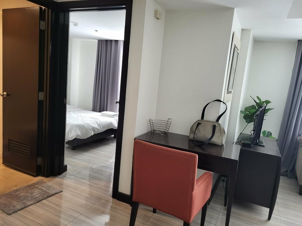 TV and multimedia, Photo of the whole room, Bedroom