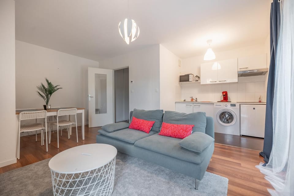 Kitchen or kitchenette, concierge, stove, kitchen