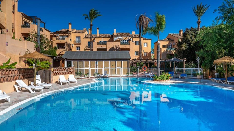 Swimming pool, Swimming pool, sunbed