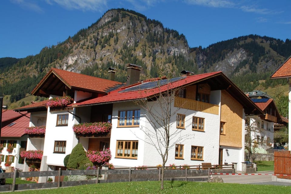Property building, Day, Natural landscape, Summer, Mountain view