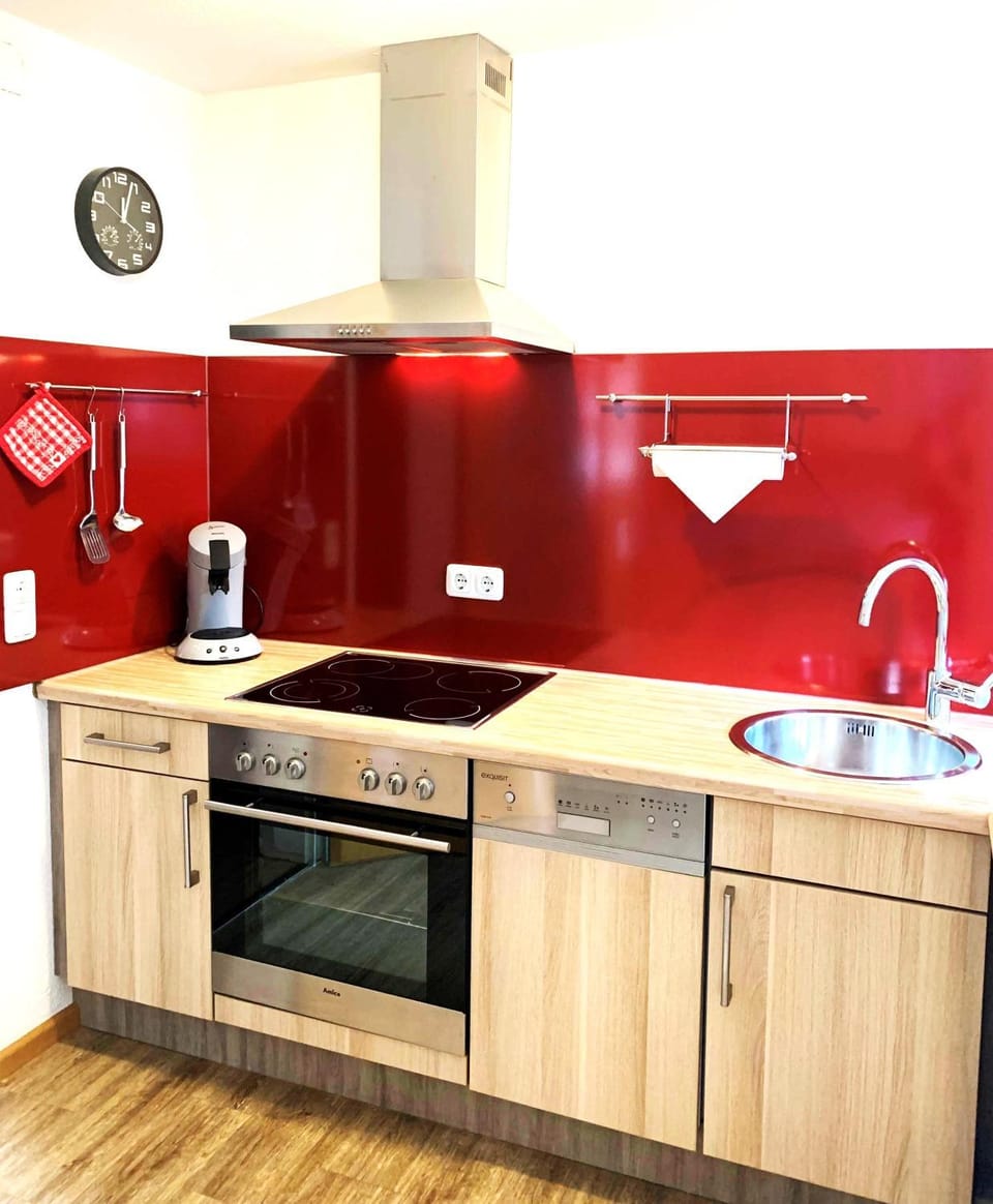 Coffee/tea facilities, dishwasher, stove, kitchen