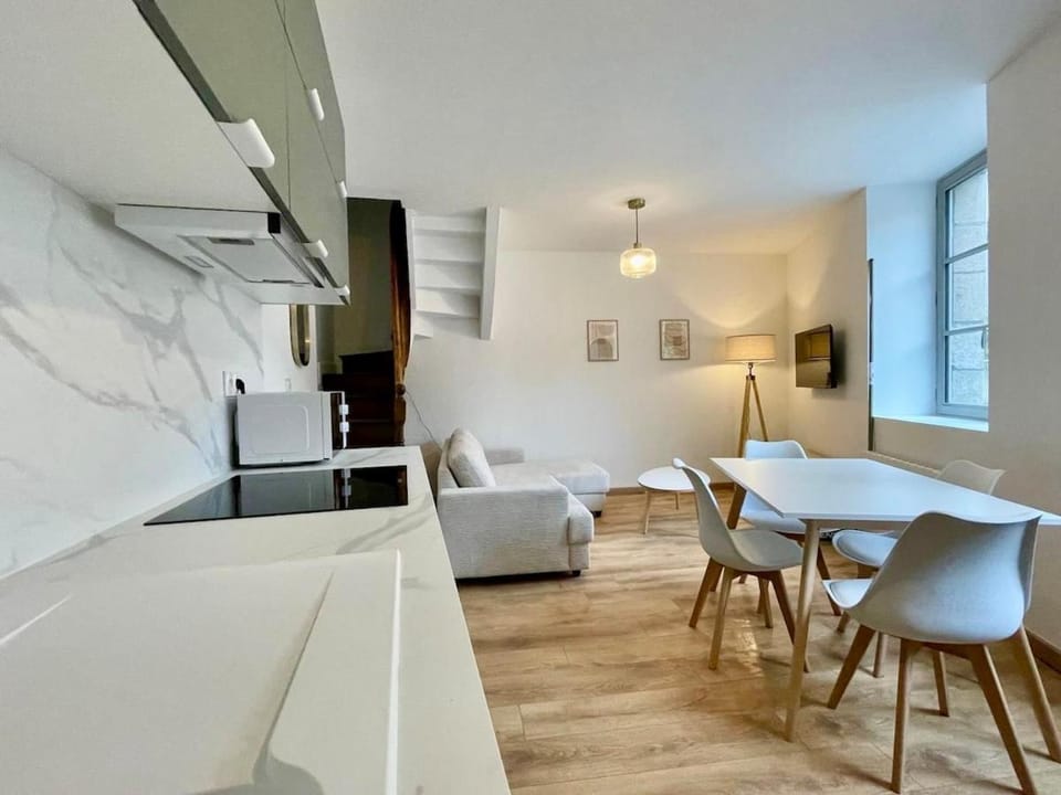 Petite Maison de ville face au château et du canal Apartment in Brittany