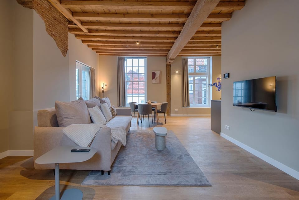 Property building, TV and multimedia, Living room, Seating area