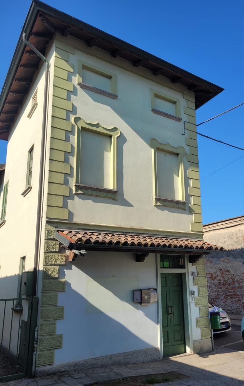 Property building, Day