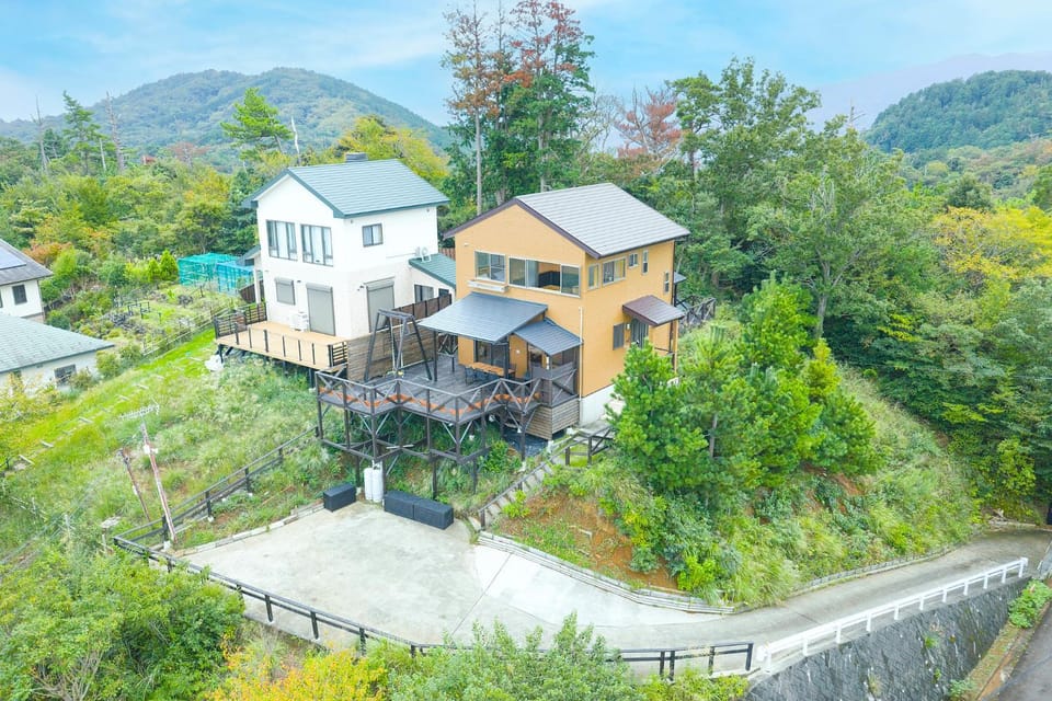 Property building, Day, Natural landscape, Garden, Garden view, Mountain view