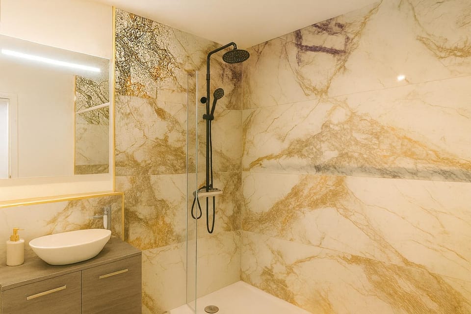 Shower, Toilet, Bathroom, towels