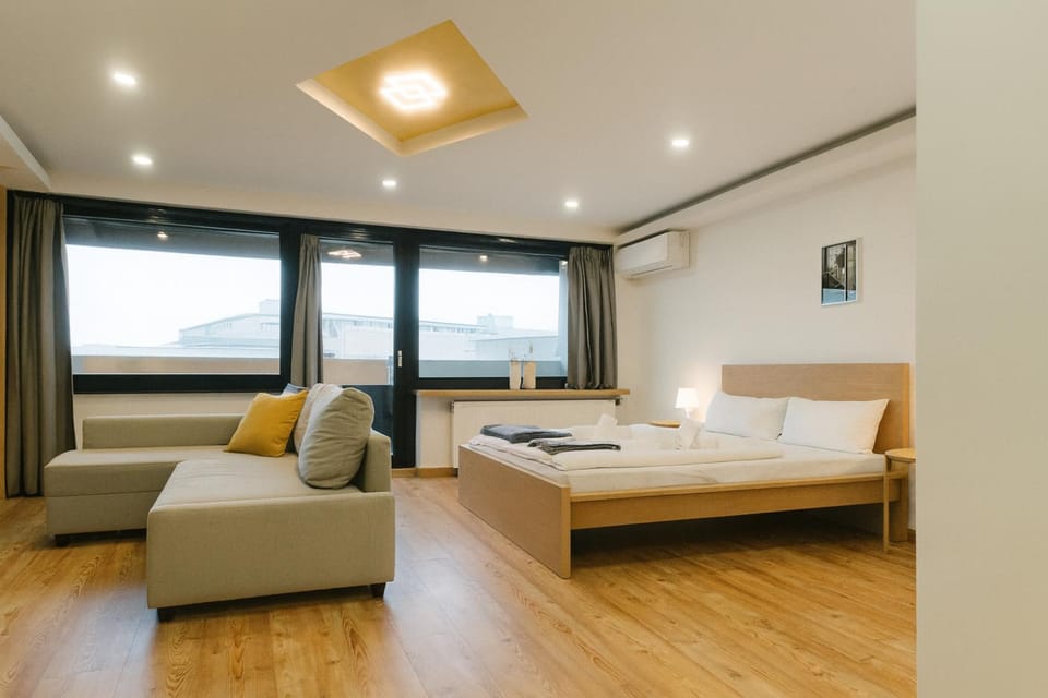 Bed, Living room, Photo of the whole room, Seating area, Bedroom