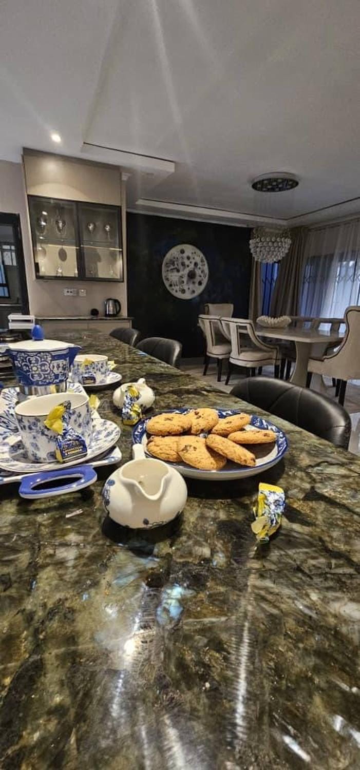 Food and drinks, Dining area, Food, Meals