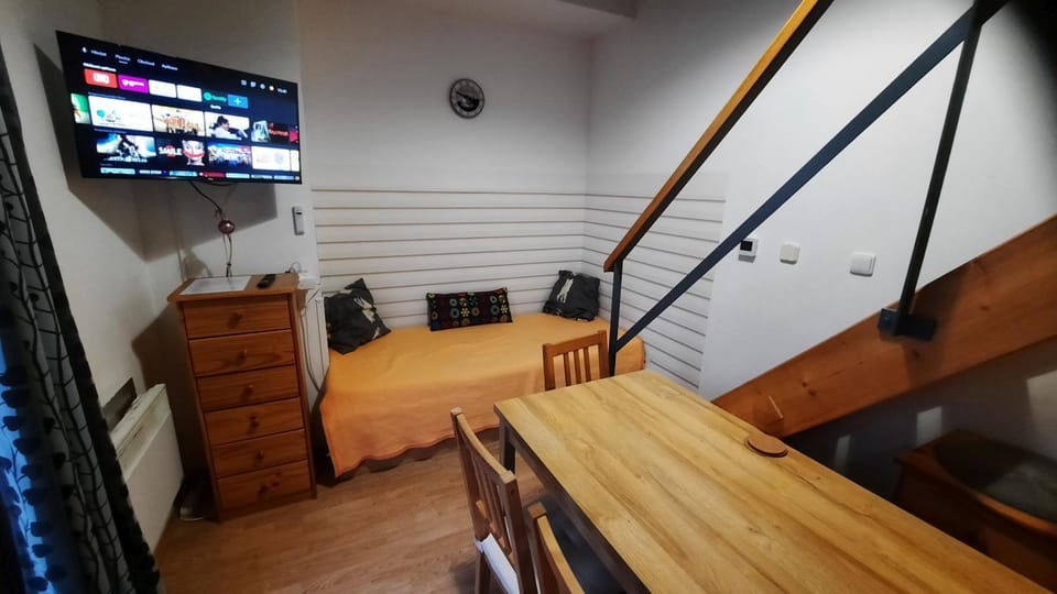 TV and multimedia, Living room, Photo of the whole room, Seating area