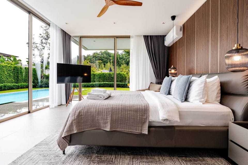 Bed, Bedroom, Pool view