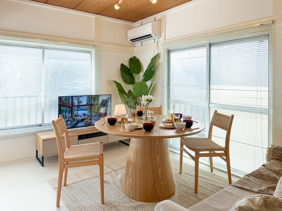 TV and multimedia, Dining area, air conditioner