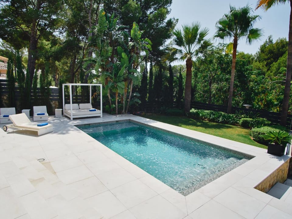 Natural landscape, Garden, Garden view, Swimming pool, sunbed