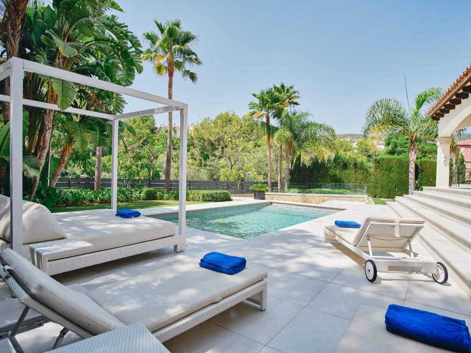 Garden, Garden view, Pool view, Swimming pool, sunbed