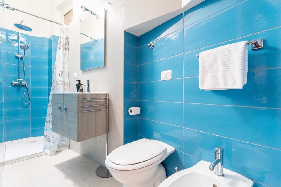 Shower, Toilet, Bathroom, bidet, towels