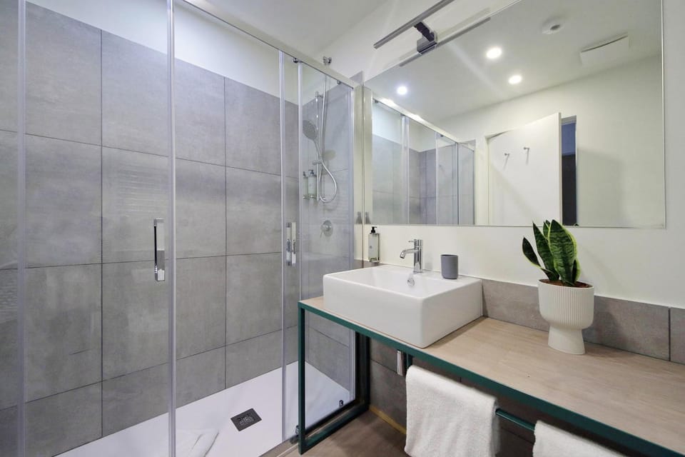 Shower, Bathroom, towels